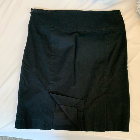 Black pencil skirt with stretch fabric to knee - Picture 4 of 6